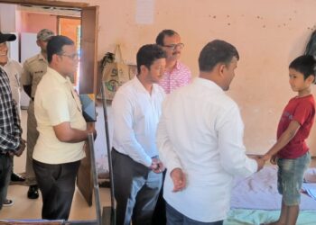 ଜାକେଡା ଆଶ୍ରମ ବିଦ୍ୟାଳୟ ପରିଦର୍ଶନ କଲେ ନୟାଗଡ ଜିଲ୍ଲାପାଳ