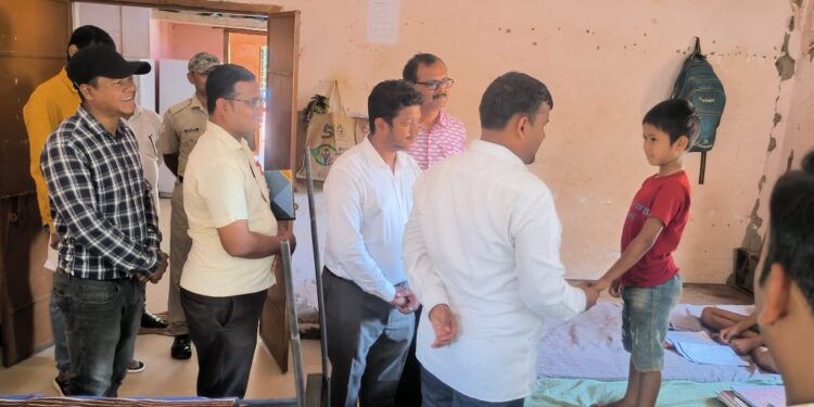 ଜାକେଡା ଆଶ୍ରମ ବିଦ୍ୟାଳୟ ପରିଦର୍ଶନ କଲେ ନୟାଗଡ ଜିଲ୍ଲାପାଳ