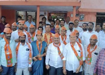 ଗଜପତି ଜିଲ୍ଲା ବିଜେଡି ଦଳ କୁ ଶକ୍ତ ଧକ୍କା କାଶୀନଗର ବ୍ଲକରେ ବିଜେଡ଼ି ଛାଡି ବିଜେପି ରେ ମିଶିଲେ ସରପଞ୍ଚ ଙ୍କ ସମେତ ଶତାଧିକ ବିଜେଡି କର୍ମୀ ଓ ନେତା