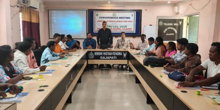 କୃଷକ ଉତ୍ପାଦକ ସଂଘ ର ସମୃଦ୍ଧି ନିମେନ୍ତ ବୈଠକ ହୋଇଥିଲା