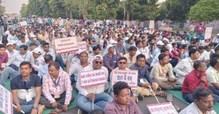 କନ୍ଧମାଳ ଜାତୀୟ ସ୍ୱାସ୍ଥ୍ୟ ମିଶନ କର୍ମଚାରୀଙ୍କ ସମସ୍ୟା ସମାଧାନ ଦିଗରେ ପଦକ୍ଷେପ ଗ୍ରହଣ କରିବାକୁ ଧାରଣା