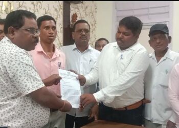 ଛାତ୍ରୀ ଗଣ ଦୁଷ୍କର୍ମ କାରୀ ଙ୍କୁଫାଶୀ ଦଣ୍ଡ ଦେବା ନିମନ୍ତେ କୁଇ ସମାଜ ଯୁବ ପରିଷଦ କନ୍ଧମାଳ ପକ୍ଷରୁ ରାଲି ସଭାଯାତ୍ରା