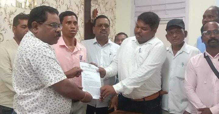 ଛାତ୍ରୀ ଗଣ ଦୁଷ୍କର୍ମ କାରୀ ଙ୍କୁଫାଶୀ ଦଣ୍ଡ ଦେବା ନିମନ୍ତେ କୁଇ ସମାଜ ଯୁବ ପରିଷଦ କନ୍ଧମାଳ ପକ୍ଷରୁ ରାଲି ସଭାଯାତ୍ରା