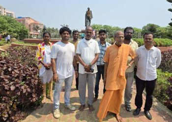 ଗୋହତ୍ୟା ବନ୍ଦ ପାଇଁ ଗାନ୍ଧୀମୂର୍ତ୍ତି ତଳେ ସତ୍ୟାଗ୍ରହ