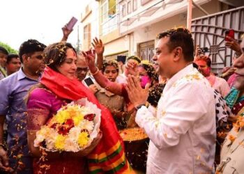 ପୁରୀ ରେ ହୋଲି ଖେଳିଲେ ହେମାମାଳିନୀ