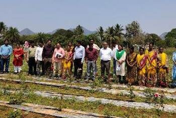 କେନ୍ଦ୍ରୀୟ ଜଳ ଶକ୍ତି ଅଭିଯାନ ଟିମ ପକ୍ଷରୁ ଗୋଲାପ ଚାଷ ପରିଦର୍ଶନ