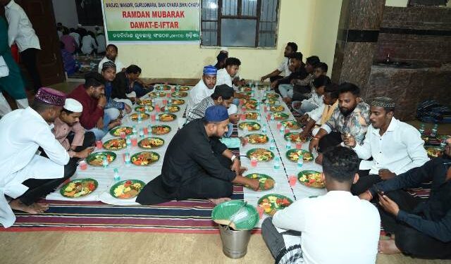 ଇଫତାର ପାର୍ଟିରେ ଭାଇଚାରା କାର୍ଯ୍ୟକ୍ରମ