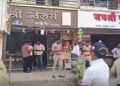 Robbery at a jeweler’s shop in Dhaari in the afternoon ; 25 tolas of gold looted at the point of a plastic pistol