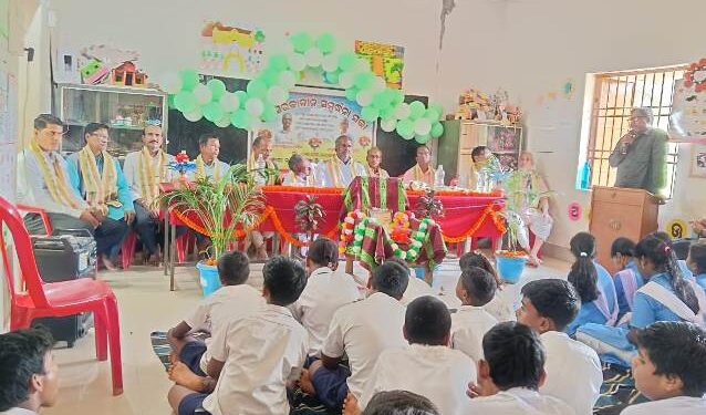 ଦୁଇ ବରିଷ୍ଠ ଶିକ୍ଷକ ଙ୍କୁ ଅବସରକାଳୀନ ସମ୍ବର୍ଦ୍ଧନା