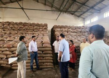 ଶ୍ରୀ ସଞ୍ଜୟ କୁମାର ସିଂହ, IAS, ପ୍ରମୁଖ ସଚିବ, ଗ୍ରାମୀଣ ବିକାଶ : ସୂଚନା ଓ ଲୋକସମ୍ପର୍କ – ଖାଦ୍ୟ ଯୋଗାଣ ଓ ଉପଭୋକ୍ତା ସୁରକ୍ଷା ବିଭାଗ ଙ୍କ ଦଶପଲ୍ଲା ଆକାଂକ୍ଷୀ ବ୍ଲକକୁ ପରିଦର୍ଶନ 