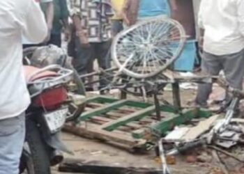 ଦୋକାନ ବଜାର ଆଡକୁ ମାଡିଗଲା ଟାଟା ଆଇଚର ଗାଡି : ୧୦ ଆହାତ, ୫ ଗୁରୁତର