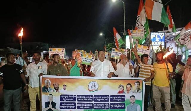 ମାହାଙ୍ଗା କଂଗ୍ରସ୍ ନେତା ପ୍ରଦୀପ୍ତଙ୍କ ନେତ୍ରୁତ୍ଵରେ ବିଶାଳ ମଶାଲ୍ ଶୋଭାଯାତ୍ରା