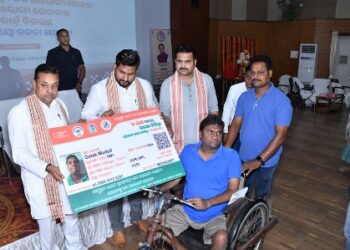 ପୁରୀ ଜିଲ୍ଲା ରେ ଆୟୁଷ୍ମାନ କାର୍ଡ ବଣ୍ଟନ ର ଶୁଭାରମ୍ଭ : ୧୩୮୫୪୧୫ ଜଣ ହିତାଧିକାରୀ ଙ୍କୁ ବଣ୍ଟା ହେବ କାର୍ଡ
