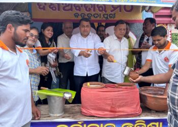 ଉର୍ଜାବାନ ଓଡ଼ିଶା ପରିବାର ପକ୍ଷରୁ ଦଶାବତାର ମଠ ଠାରେ ଟଙ୍କ ତୋରାଣୀ ବଣ୍ଟନ