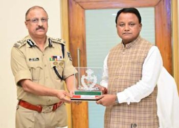 ମୁଖ୍ୟମନ୍ତ୍ରୀଙ୍କ ନିଷ୍ପତ୍ତି : ପୋଲିସ କର୍ମାଚାରୀଙ୍କ ପୋଷାକ ଭତ୍ତା ଦ୍ବିଗୁଣିତ,କନେଷ୍ଟବଳ,ହାବିଲଦାର ଓ ସିପାହୀ ମାନଙ୍କ “ଏକ୍‌ଷ୍ଟ୍ରା ଡ୍ୟୁଟି ପ୍ରୋତ୍ସାହନ ରାଶି” ରେ ମଧ୍ୟ ବୃଦ୍ଧି