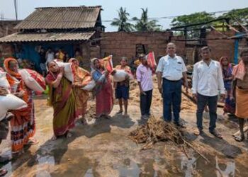 ଅଗ୍ନିକାଣ୍ଡରେ ବିନ୍ଧାଣିଆ ଗ୍ରାମରେ ୧୫ବଖରା ଚାଳଘର ଜଳିପୋଡି ଭୟାଭୟ ପରିସ୍ଥିତି ସୃଷ୍ଟି ହୋଇଛି