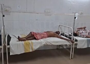 ଗ୍ରୋସରୀ ଦୋକାନ ଉପରକୁ ବୋମାମାଡ ସହ ଦୋକାନ ମାଲିକଙ୍କୁ ହାଣିଲେ  ଦୁର୍ବୁର୍ତ୍ତ 