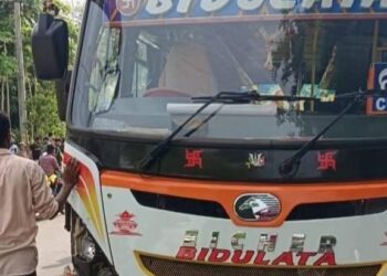 ବସ ସହିତ ଧକ୍କା ହେଲା ବାଇକ୍ ଦୁଇ ଗୁରୁତର