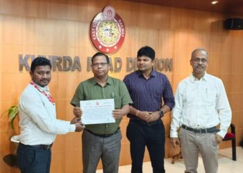 ଖୋର୍ଦ୍ଧାରୋଡ଼ ମଣ୍ଡଳର ପାଞ୍ଚଜଣ ରେଳ କର୍ମଚାରୀଙ୍କୁ ସୁରକ୍ଷା ପୁରସ୍କାରରେ ସମ୍ମାନିତ