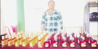 ଚୋରା ମଦ ବେପାରୀ ଗିରଫ ୯୮ ବୋତଲ ଚୋରା ମଦ ଜବତ