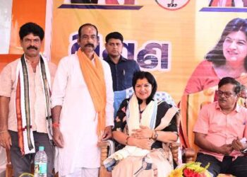 ଭୁବନେଶ୍ୱରର ବାଲିପାଟଣା ବ୍ଲକରେ ବିଜେପିର ମହା ମିଶ୍ରଣ ପର୍ବ : ସାଂସଦ ଅପରାଜିତାଙ୍କ ଉପସ୍ଥିତିରେ ଦଳରେ ଯୋଗଦେଲେ ଶତାଧିକ କର୍ମୀ