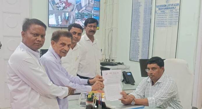 ସମସ୍ୟା ଘେରରେ ମହାରାଜା ଶ୍ରୀରାମଚନ୍ଦ୍ର ବିଶ୍ୱ ବିଦ୍ୟାଳୟ ଓଡ଼ିଆ ଜାଗରଣ ମଞ୍ଚ ପକ୍ଷରୁ ମୁଖ୍ୟମନ୍ତ୍ରୀଙ୍କୁ ଦାବିପତ୍ର ପ୍ରଦାନ