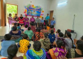 ସ୍ବାସ୍ଥ୍ୟ କର୍ମଚାରୀ କୁଂ ଅବସରକାଳୀନ ସମ୍ବର୍ଦ୍ଧନା