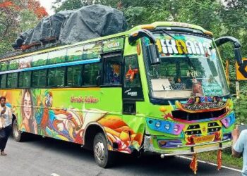 ବିବାହ ନିମନ୍ତ୍ରଣ କାର୍ଡ ବାଣ୍ଟି ଘରକୁ ଫେରୁଥିଲେ  : ବାଟରେ ଧକ୍କା ଦେଲା ବସ୍‌  – ଚାଲିଗଲା ଜଣଙ୍କ ଜୀବନ ଦୁଇ ଗୁରୁତର