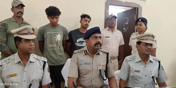 ପାରଳାଖେମୁଣ୍ଡିରେ ଚାଞ୍ଚଲ୍ୟ: ପ୍ରେମିକ ଓ ତାର ସହଯୋଗୀ ସହ ମିଶି ମା’କୁ ହତ୍ୟା କଲା ନାବାଳିକା ଝିଅ…ଦୁଇ ଗିରଫ ଝିଅ ଅଟକ