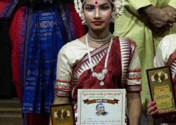 ଆଦିବାସୀ ଝିଅ ପାଇଲେ ଓଡ଼ିଶୀ ନୃତ୍ୟ ଛାତ୍ରବୃତ୍ତି ଅଭିନନ୍ଦନ ଜଣାଇଲେ ଗଜପତି ଜିଲ୍ଳାବାସୀ