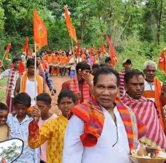 ଗଜପତିରେ ଅନ୍ୟ ଧର୍ମକୁ ଚାଲି ଯାଇଥିବା ୧୫୦ ଜଣ ପୁରୁଷ ଓ ମହିଳା ହିନ୍ଦୁ ଧର୍ମକୁ ଫେରିଲେ