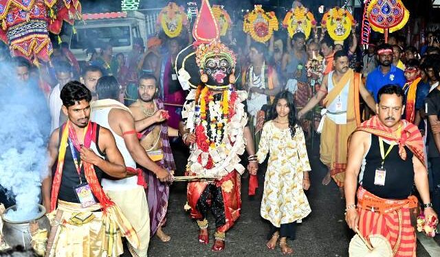 ମା’ ପାଟ୍ଟଖଣ୍ଡା ଠାକୁରାଣୀ ଯାତ୍ରା : ନଗର ଭ୍ରମଣ ବେଳେ ଶତାଧିକ ଭକ୍ତ ଙ୍କ ସମାଗମ