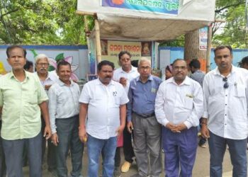 କମଳା ସାହିତ୍ୟ ପ୍ରକାସନୀ ଅନୁଷ୍ଠାନ ପକ୍ଷରୁ ଦହି ପଣା ବଣ୍ଟନ କର୍ଯ୍ୟକ୍ରମ