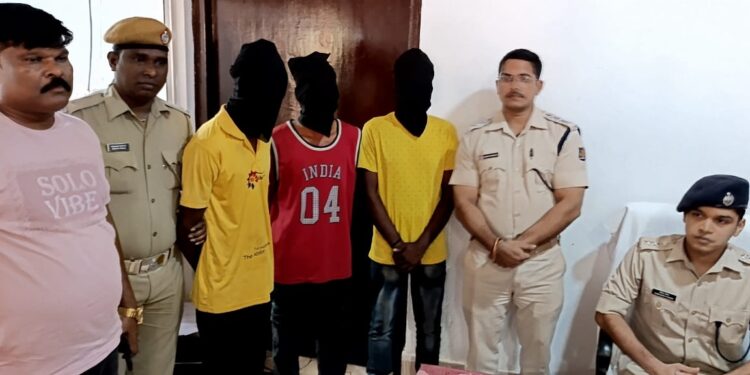 ଯୁବତୀ କୁ ଗଣଦୁଷ୍କର୍ମ ମାମଲାରେ ୩ ଗିରଫ : ବ୍ୟବହୃତ ଅଟୋ ଜବତ