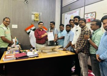 ସାମ୍ବାଦିକଙ୍କୁ ଆକ୍ରମଣ ଘଟଣାକୁ ବିରୋଧ ସହ ସାମ୍ବାଦିକ ସୁରକ୍ଷା ଆଇନ ପ୍ରଣୟନ ଦାବିରେ ଦାବିପତ୍ର ପ୍ରଦାନ କଲା ଉତ୍କଳ ସାମ୍ବାଦିକ ସଂଘ