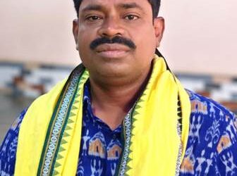 ସାମ୍ବାଦିକଙ୍କୁ ଉଲଗ୍ନ କରି ରାଜ ରାସ୍ତାରେ ବୁଲାଇବା ଧମକ : ମୁଖ୍ଯମନ୍ତ୍ରୀଙ୍କ ଦ୍ବାରସ୍ଥ ହେଲେ ସାମ୍ବାଦିକ