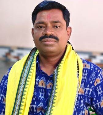 ସାମ୍ବାଦିକଙ୍କୁ ଉଲଗ୍ନ କରି ରାଜ ରାସ୍ତାରେ ବୁଲାଇବା ଧମକ : ମୁଖ୍ଯମନ୍ତ୍ରୀଙ୍କ ଦ୍ବାରସ୍ଥ ହେଲେ ସାମ୍ବାଦିକ