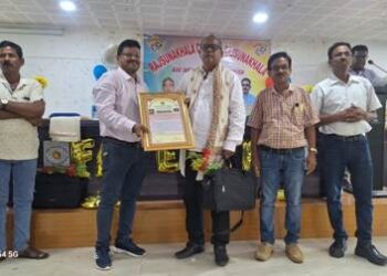 ରାଜସୁନାଖଳା କଲେଜ ଗ୍ରନ୍ଥାଗାରିକଙ୍କୁ ଅବସରକାଳୀନ ସମ୍ବର୍ଦ୍ଧନା