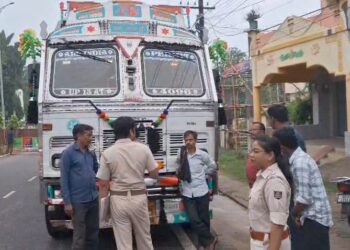 ଗୋଖାଦ୍ୟ ବୋଝେଇ ଟ୍ରକ୍ ରେ ଚାଲାଣ ହେଉଥିଲା ଗଞ୍ଜେଇ – ମାଡିବସିଲା ଗୁଣୁପୁର ପୋଲିସ୍