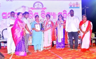 ତମାଣ୍ଡୋ ସରସ୍ୱତୀ ଶିଶୁ ବିଦ୍ୟା ମନ୍ଦିରରର ୨୪ ତମ ବାର୍ଷିକ ଉତ୍ସବ : ଓଡ଼ିଶା ବିଧାନସଭାର ମାନ୍ୟବର ବାଚସ୍ପତି – ଶ୍ରୀମତୀ ସୁରମା ପାଢ଼ୀ