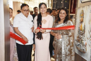 ଭୁବନେଶ୍ୱରକୁ ସିମନ୍ସ ବିୟୁଟିରେଷ୍ଟ ଆଣିଛି ଓପୁଲେଂଟ ଡେକୋର ବାଏ ହରିଆନା ହ୍ୟାଣ୍ଡଲୁମ୍‌ସ