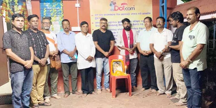 ଫଟୋ ସାମ୍ବାଦିକ ବୀରୁ ସାହୁଙ୍କ ବିୟୋଗ ରେ ଶ୍ରଦ୍ଧାଞ୍ଜଳି ସଭା