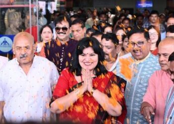 ବିଦେଶରେ ପାକିସ୍ତାନ ଓ ଆତଙ୍କବାଦ ବିରୋଧୀ ବାର୍ତ୍ତା ପହଞ୍ଚାଇ ସ୍ୱଦେଶ ଫେରିଲେ ଅପରାଜିତା  ଭୁବନେଶ୍ୱରରେ ସାଂସଦଙ୍କୁ ଦିଆଗଲା ଉଚ୍ଛ୍ୱସିତ ସମ୍ୱର୍ଦ୍ଧନା