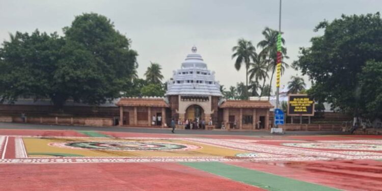 ଝୋଟି ଚିତାରେ ସଜେଇ ହୋଇଛି ଶ୍ରୀଗୁଣ୍ଡିଚା ମନ୍ଦିର ସିଂହଦ୍ଵାର