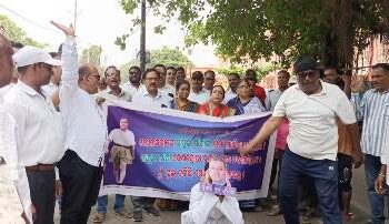 ଜିଲ୍ଲାପାଳଙ୍କ କାର୍ଯ୍ଯାଳୟ ସମ୍ମୁଖରେ ପୁରୀ ସାଂସଦ ସମ୍ବିତ ପାତ୍ରଙ୍କ କୁଶପୁତ୍ତଳିକା ଦାହ