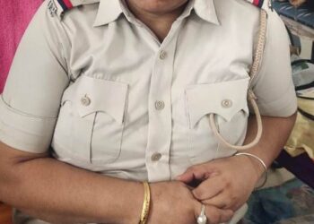 SMT BABITA SUNA, ASST.SUB INSPECTOR OF POLICE, MAHILA PS, BERHAMPUR NABBED BY ODISHA VIGILANCE WHILE TAKING BRIBE RS 10,000/- TO HELP IN A CASE