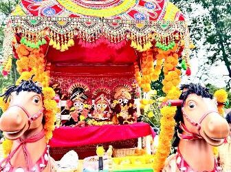 America’s Rhodes Island State Hosts Car Festival in Grandeur