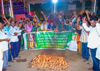 ନବୀନ ପଟ୍ଟନାୟକ ଙ୍କ ଆଶୁ ଆରୋଗ୍ୟ କାମନା କରି ଅଲାରନାଥ ପିଠିରେ ୧୦୮ ଦୀପଦାନ ଓ ପୂଜାର୍ଚ୍ଚନା