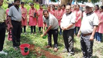 ସରକାରୀ ଶିଳ୍ପ ଅନୁଷ୍ଠାନ ଫୁଲବାଣୀ ରେ ବୃକ୍ଷ ରୋପଣ ଅଭିଯାନ ସହିତ ବିଶ୍ୱ ପରିବେଶ ଦିବସ ପାଳିତ