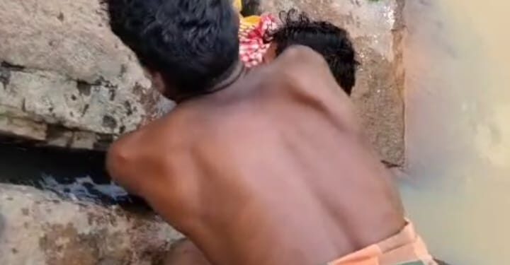 ଦୀର୍ଘ 8 ଘଣ୍ଟା ପରେ ପଥର ସନ୍ଦିରୁ ଉଦ୍ଧାର ହେଲେ ନାବାଳକ